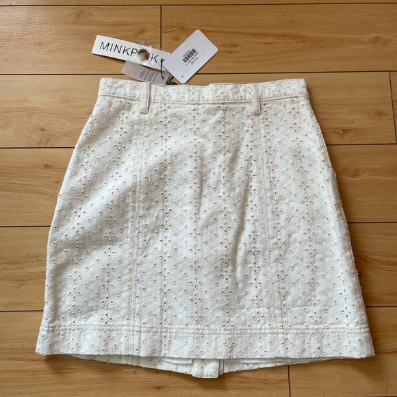 BNWT MINKPINK Eyelet Mini with Pockets! Size S. Fabulous for spring! - Picture 3 of 7